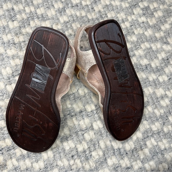 𝅺NEW toddler Blowfish Gold Sandals Size 10 - Picture 3 of 4